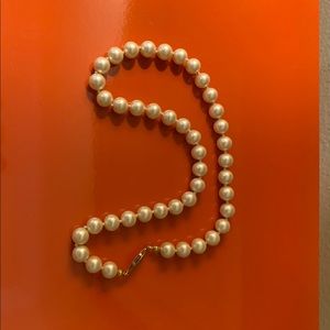 Collar length faux pearl necklace